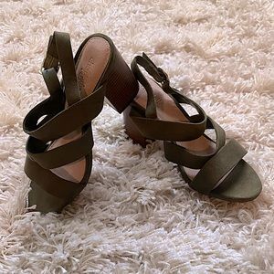 NWOT- Forest Green Block Heeled Heels